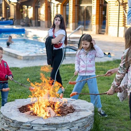 Thermal Camping Βέλινγκραντ Εξωτερικό φωτογραφία